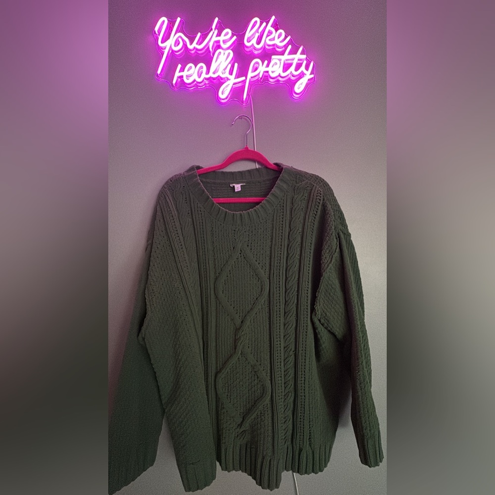 dip Women's Green Sweater